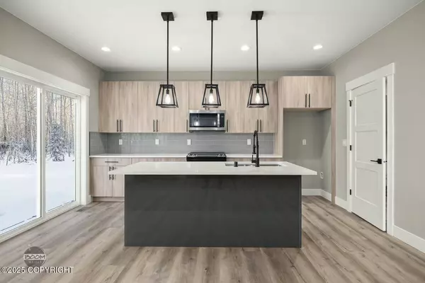 2295 N Skye CIR, Houston, AK 99652