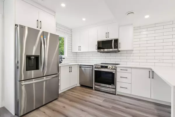 3008 15 AVE SW, Calgary, AB T3C 0Y6