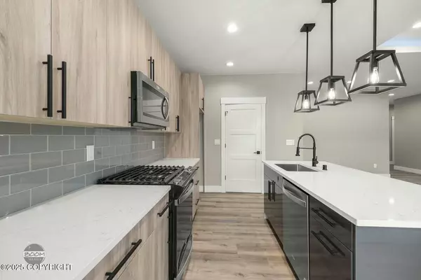 2295 N Skye CIR, Houston, AK 99652