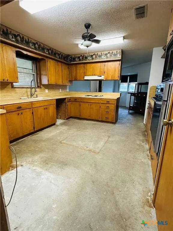 1012 County Road 157, Hallettsville, TX 77964