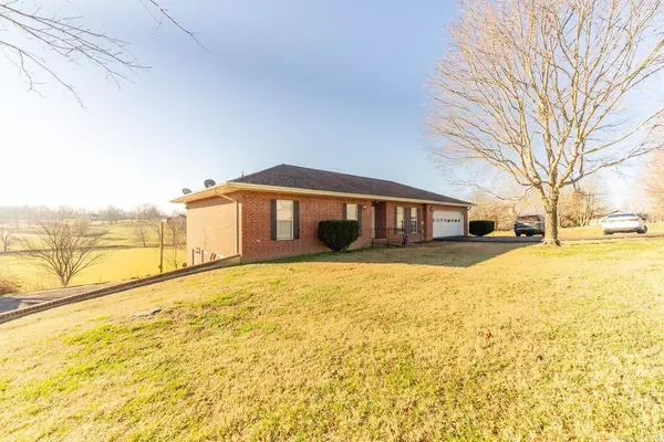 9044 MO 142 E., Thayer, MO 65791