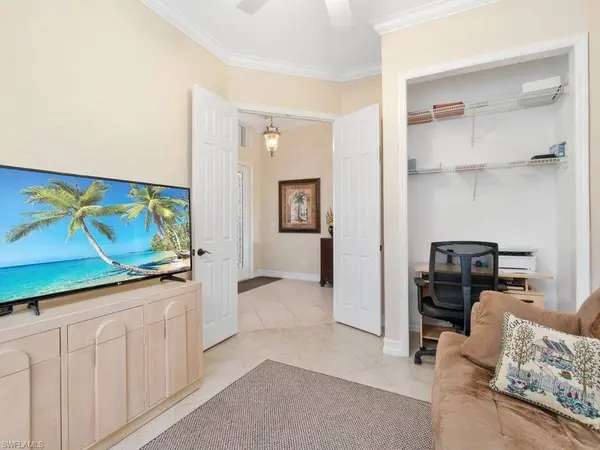 91 Glen Eagle CIR, Naples, FL 34104