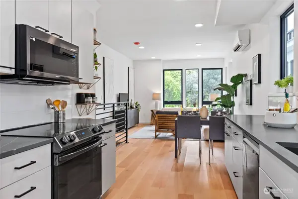 4216 SW 100th ST, Seattle, WA 98146