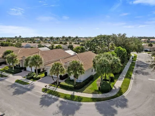 284 Glen Eagle CIR, Naples, FL 34104