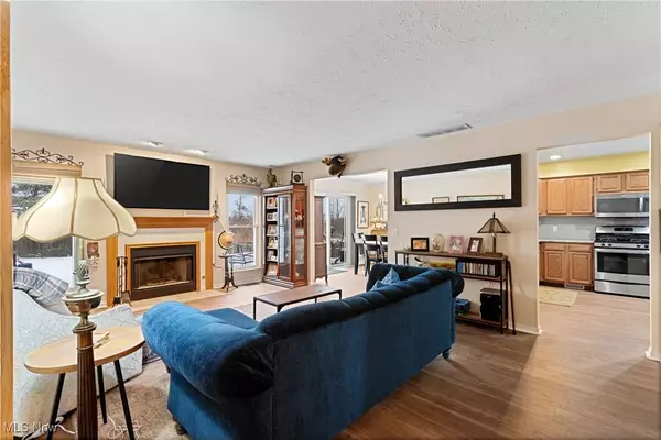 8131 Barberry Hill DR, Mentor, OH 44060