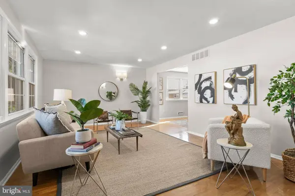 6 WAVERLY RD, Cherry Hill, NJ 08003