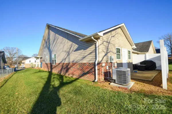 808 E Main ST, Maiden, NC 28650