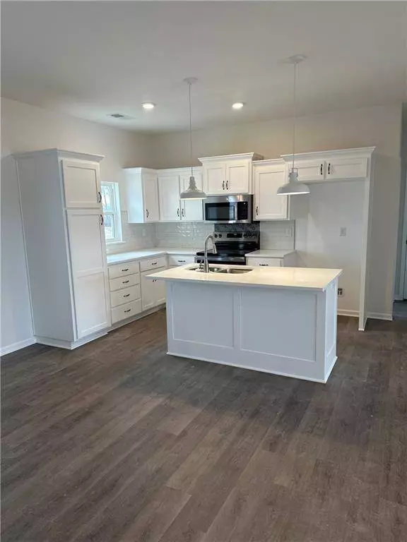 1315 NE Redwood CT, Oak Grove, MO 64075