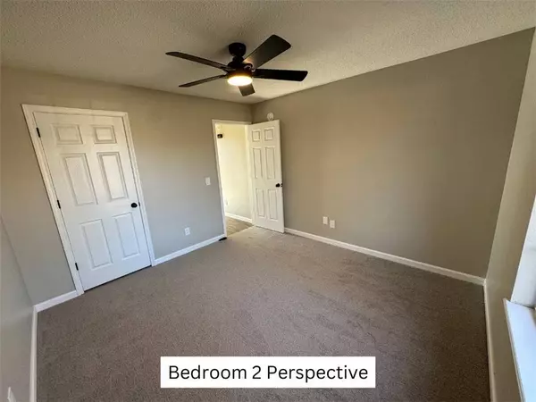 2102 S E St, Rogers, AR 72758