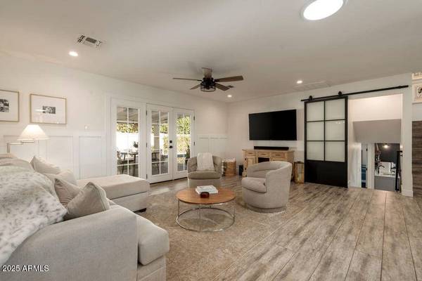 8126 E JACKRABBIT Road, Scottsdale, AZ 85250