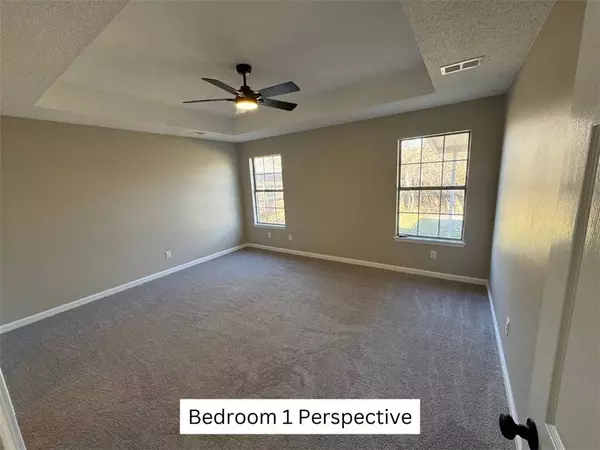 2102 S E St, Rogers, AR 72758