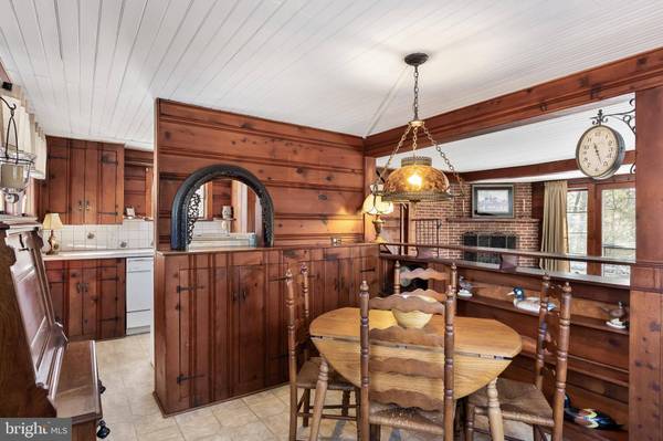 10 RETREAT RD, Southampton, NJ 08088
