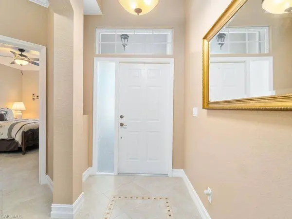 284 Glen Eagle CIR, Naples, FL 34104