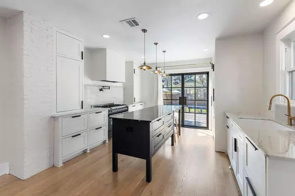 1024 Algregg ST, Houston, TX 77009