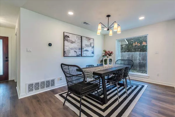 9414 Longvale DR, Austin, TX 78729