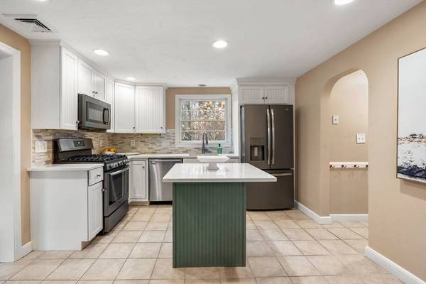 923 Main St, Hingham, MA 02043