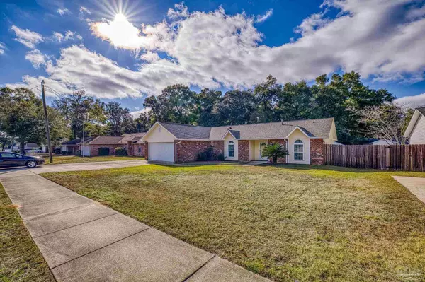 6851 Community Dr, Pensacola, FL 32526