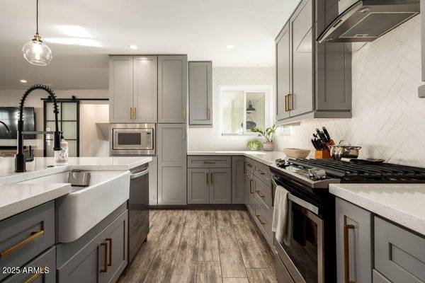 8126 E JACKRABBIT Road, Scottsdale, AZ 85250