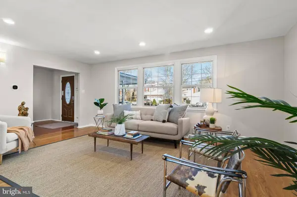 6 WAVERLY RD, Cherry Hill, NJ 08003