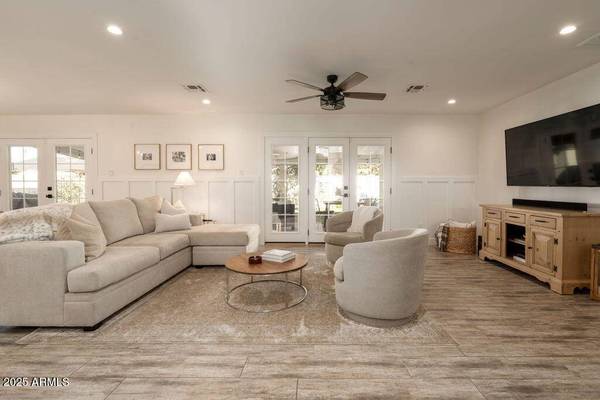 8126 E JACKRABBIT Road, Scottsdale, AZ 85250