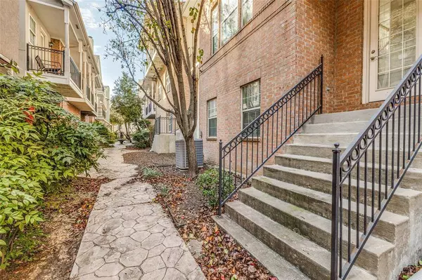 5800 La Vista Drive, Dallas, TX 75206