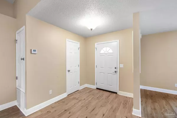 6851 Community Dr, Pensacola, FL 32526