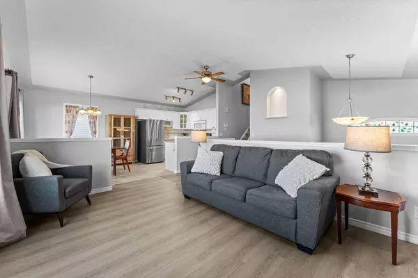 106 Creek Gardens PL NW, Airdrie, AB T4B 2P7