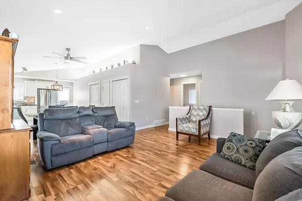 336 Willow Ridge Manor, Diamond Valley, AB T0L0H0