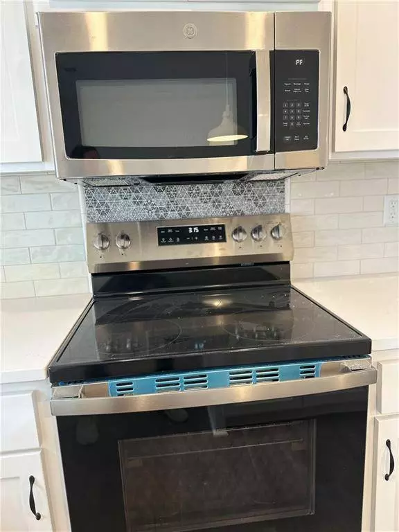 1315 NE Redwood CT, Oak Grove, MO 64075