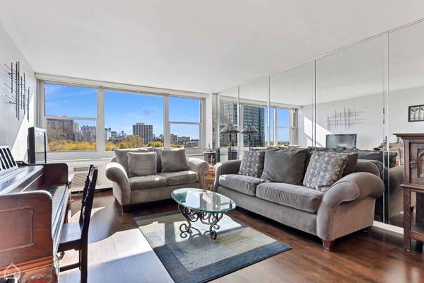 555 W Cornelia AVE #808, Chicago, IL 60657