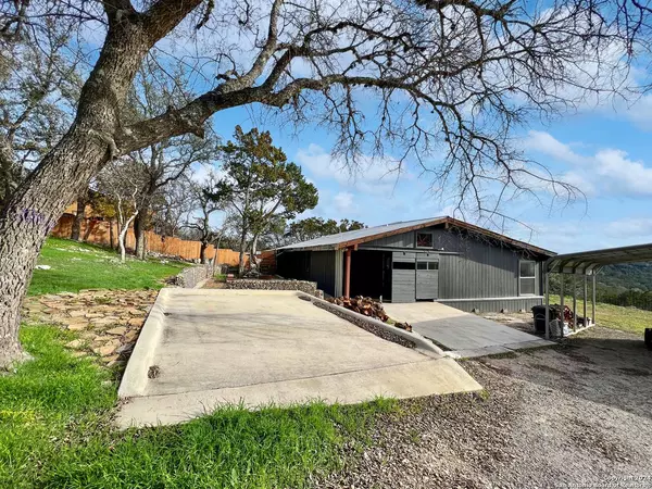 130 Sleepy Mountain Rd, Kerrville, TX 78028