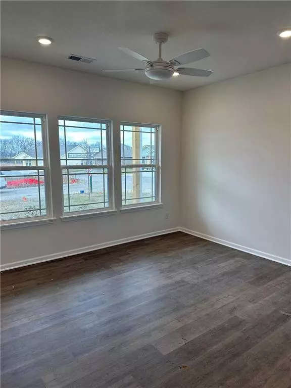 1315 NE Redwood CT, Oak Grove, MO 64075