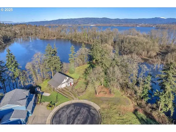 300 MADRONA CT, St Helens, OR 97051