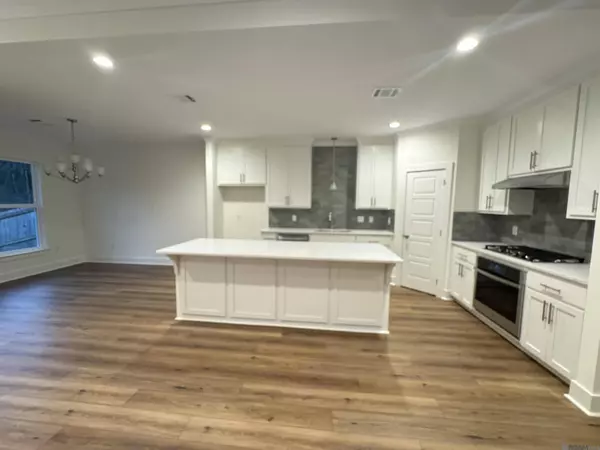 7258 Rolling Fork Rd, Baton Rouge, LA 70820