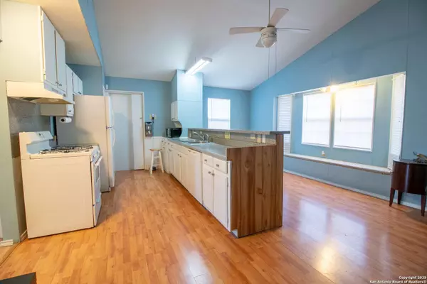 814 WEIZMANN ST, San Antonio, TX 78213-4647