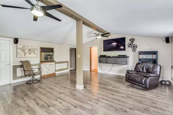 259 PARK DR, Lakehills, TX 78063-6445