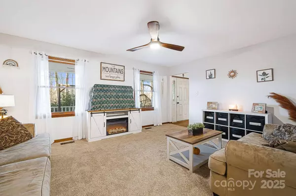 297 Beaverdam RD, Candler, NC 28715