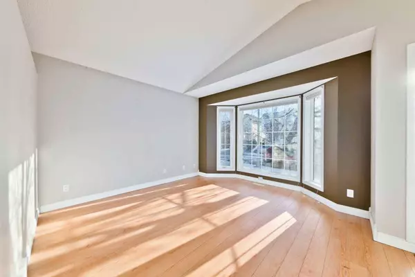 165 Harvest Rose CIR NE, Calgary, AB T3K 4M6