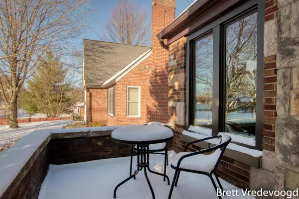 2346 Oakwood NE Avenue, Grand Rapids, MI 49505