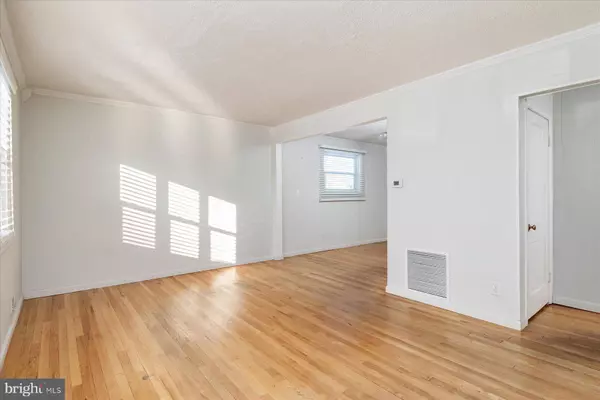 45 CLIPPER RD, Essex, MD 21221