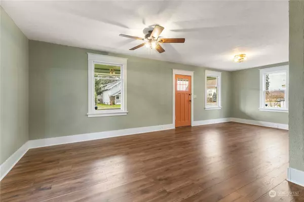 6207 S Warner ST, Tacoma, WA 98409