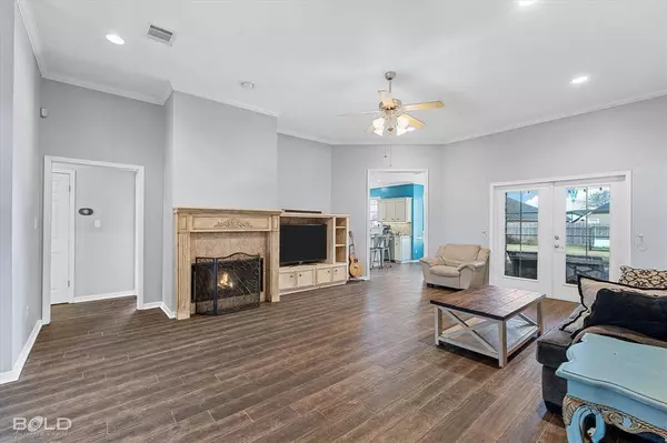 5825 Bluebonnett Drive, Bossier City, LA 71112