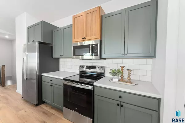 905 Sundance St, Valley Springs, SD 57068