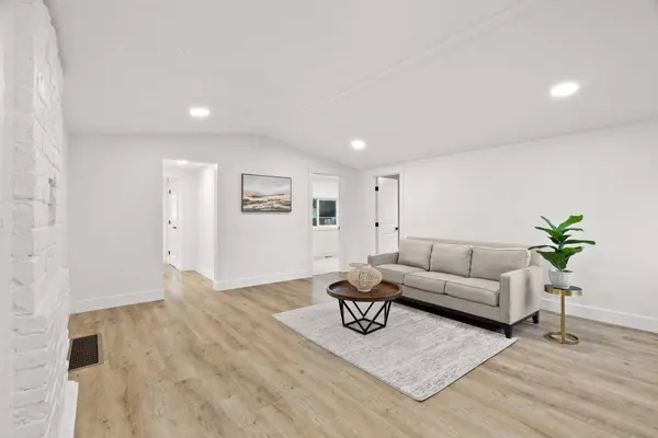 114 N Hutchinson St, Spokane Valley, WA 99212