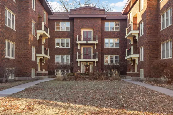 125 Lexington Pkwy S #5, Saint Paul, MN 55105