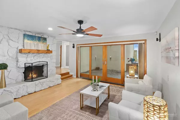 5038 California AVE SW #2, Seattle, WA 98136