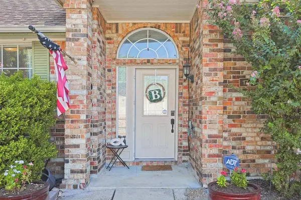 1747 Smokey Hill Drive, Lewisville, TX 75067