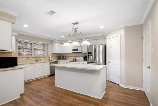 2107 Magnolia BND, Baytown, TX 77523