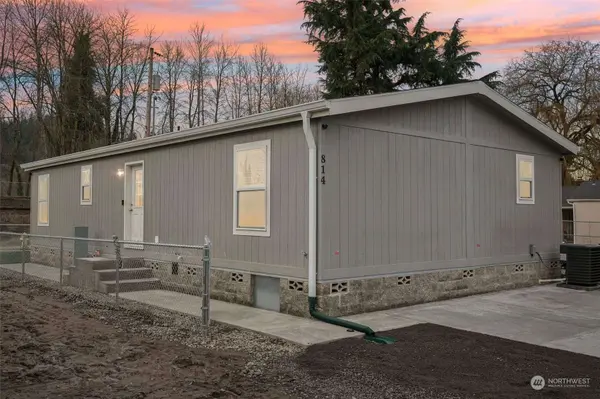 814 Wood AVE, Kelso, WA 98626