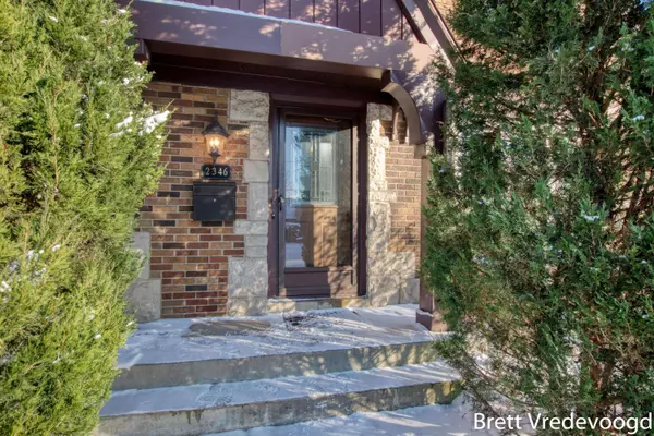 2346 Oakwood NE Avenue, Grand Rapids, MI 49505